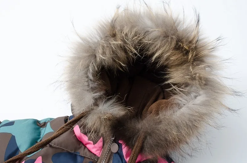 Зимние пальто для девочек камуфляжная Детская куртка с меховым капюшоном пальто для девочек детские парки теплая одежда для маленьких девочек