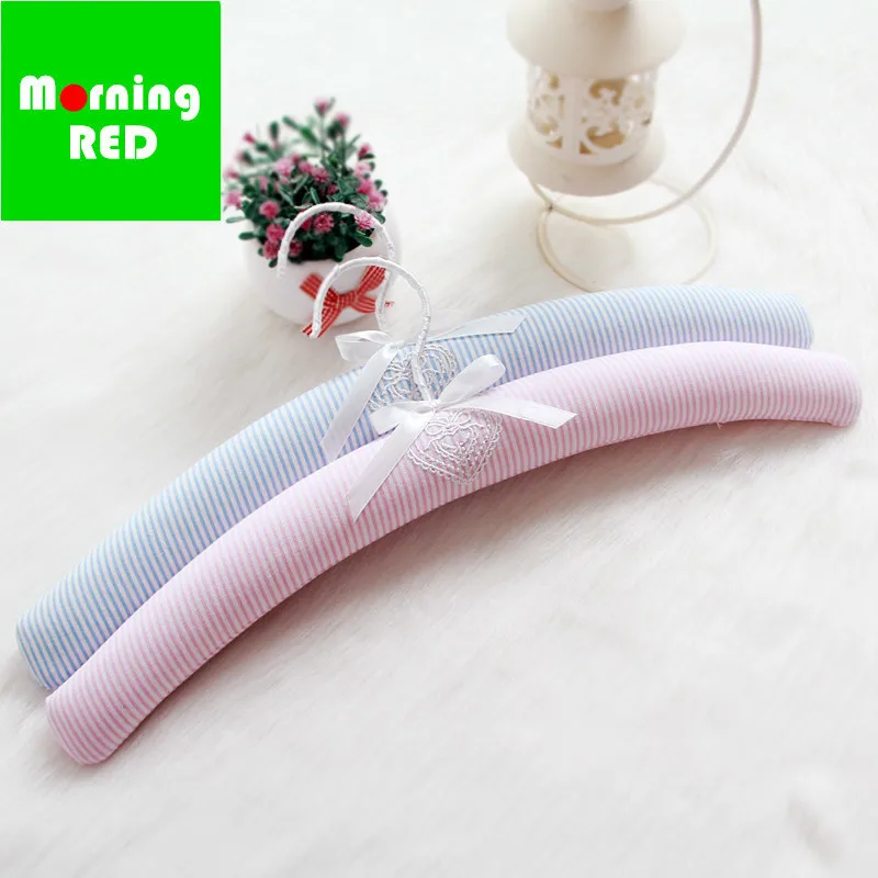 

2019 European Style Beautiful Silicone Creative Sponge Non Slip Cloth Hanger Seamless Drying Rack Feel Comfortable Organizer