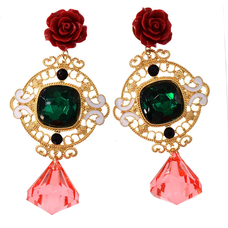

2019 New Baroque Hollow Gold Round Earrings Ceramic Flower Crystal Hollow Earrings Model Catwalk Earrings Fashion Jewelry
