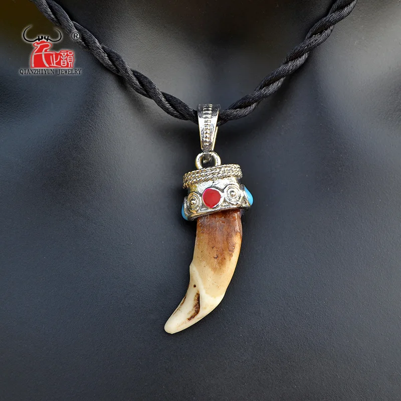 

Cool boy Men's Bone Pendant Tibetan Silver Amulet Fangs Natural Real Tooth Vintage Wolf Tooth Charm tribal necklace Lucky Gift