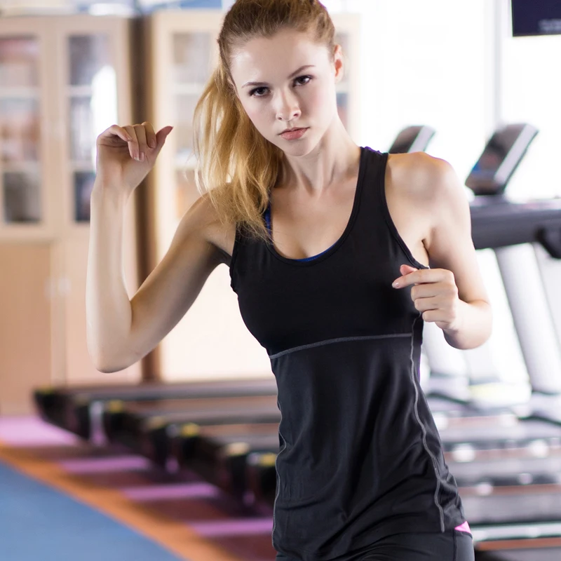 Женский жилет для йоги сверху против спортивной майки Duick Fitness. Женская