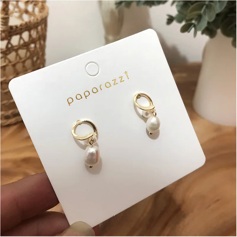 

2019 Korean Temperament Retro Baroque Simple Wild Freshwater Pearl Geometric Irregular Round Metal Girl Lady Party Earrings