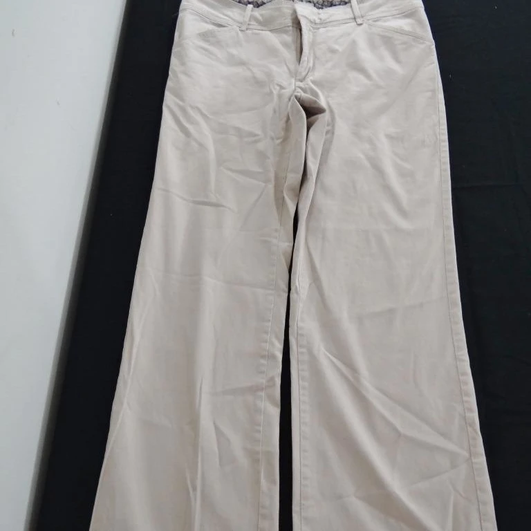 lee just below the waist capris