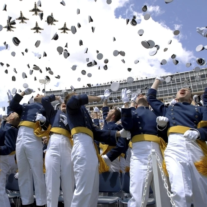 The U.S. Air Force Thunderbirds fly over the 2007 Academy graduation ceremony Poster Print (33 x 22) | Дом и сад