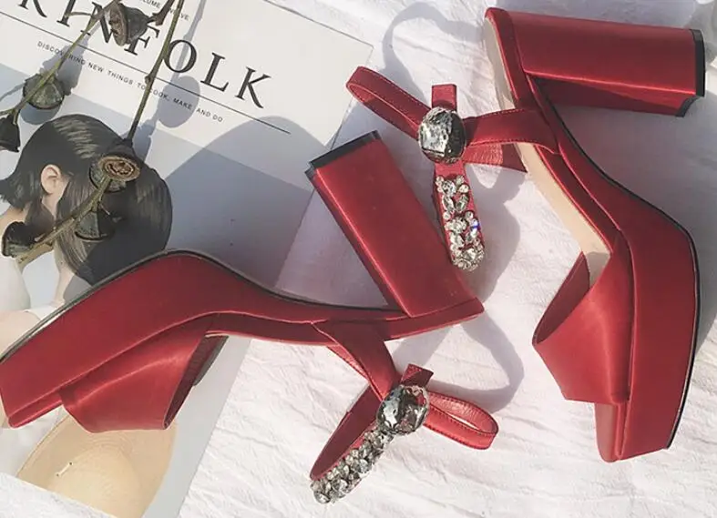 

New 2019 Wedding Shoes in Platform High Heel Sandals For Woman in Open Toe Ankle Crystal Decoration Fashion Square Heel Shoes