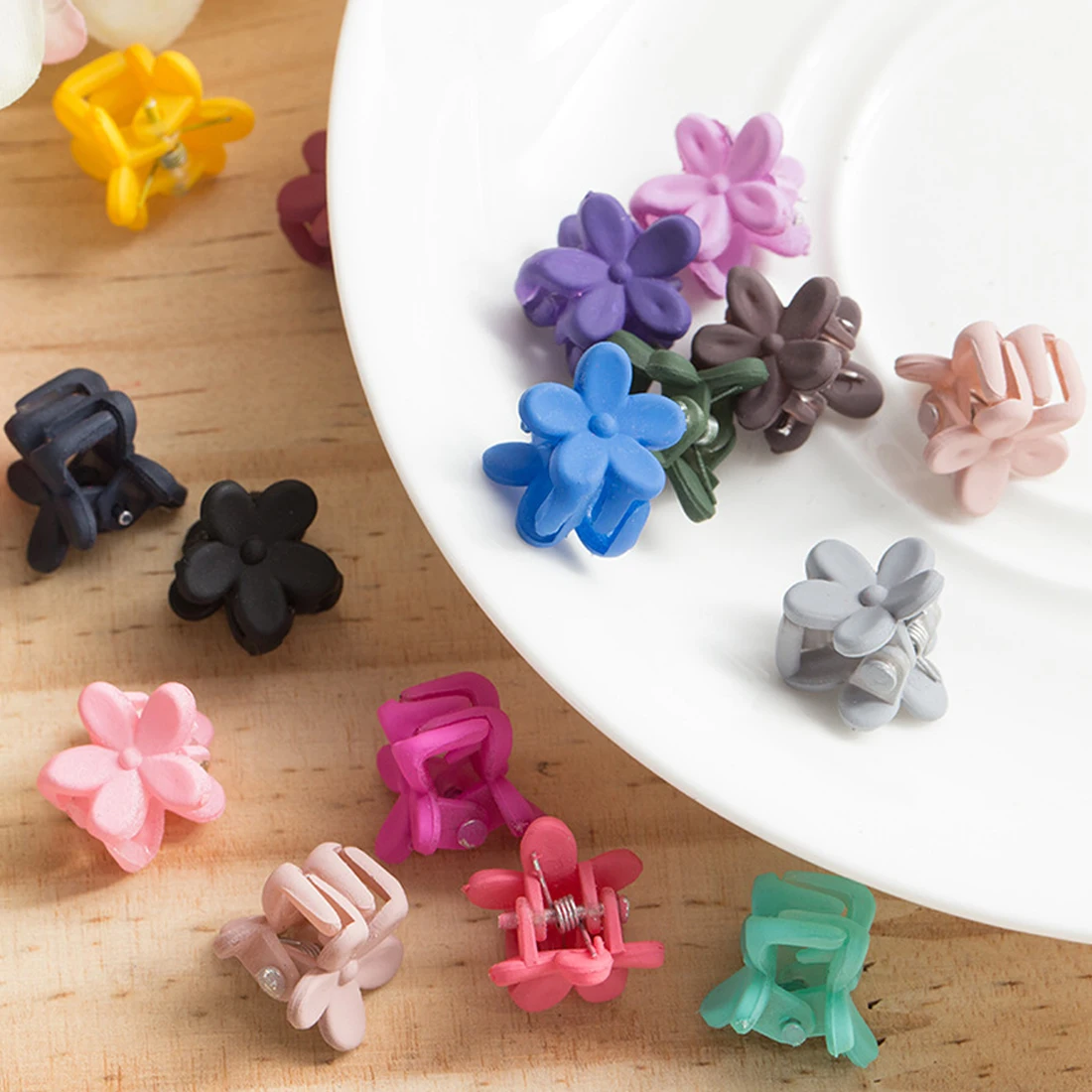 

Hair Accessories Wholesale 10 pcs New Fashion Baby Girls Small Hair Claw Cute Candy Color flower Hair Jaw Clip Children Hairpin