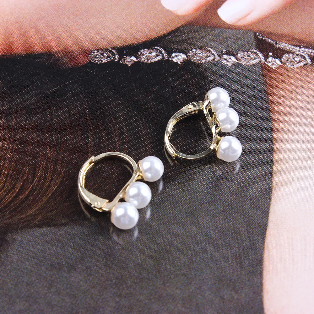 

Three Pearls Simple Retro Show Style Small Earrings INS Earrings Screen Red Earrings Female Festival Gift 2019 Fashion for Women