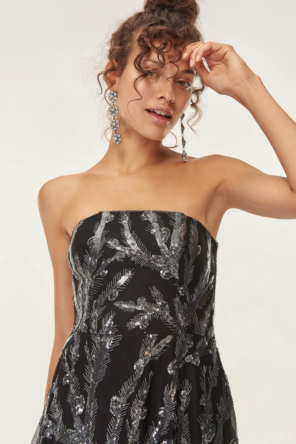 Noche Gris Vestido Bordado Lentejuelas Trendyol Tprss18fz0411 De RqCSXxwC4