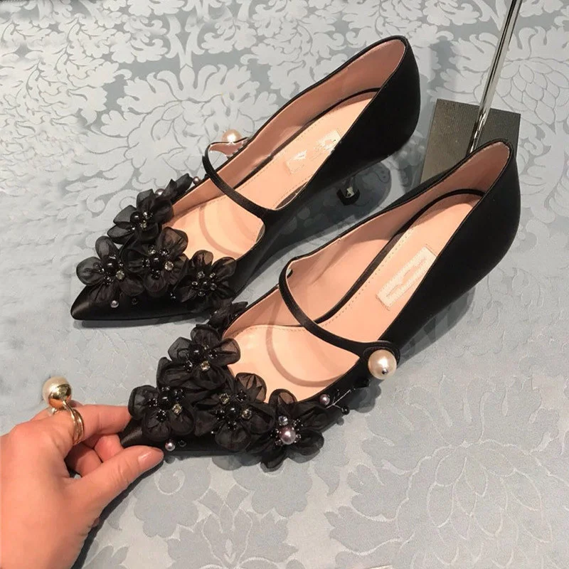 

Chaussures Femme Ete 2019 Woman Pumps Pearl Wedding Party Dress Shoes Women Flower Pattern Women Stiletto Runway Star Shoes
