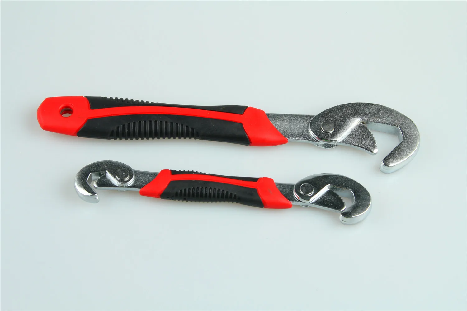 

2pcs Adjustable Magic Wrench Multi-Function Purpose Spanner Tools Universal Wrench Pipe Home Hand Tool Quick Snap Grip 9-32mm