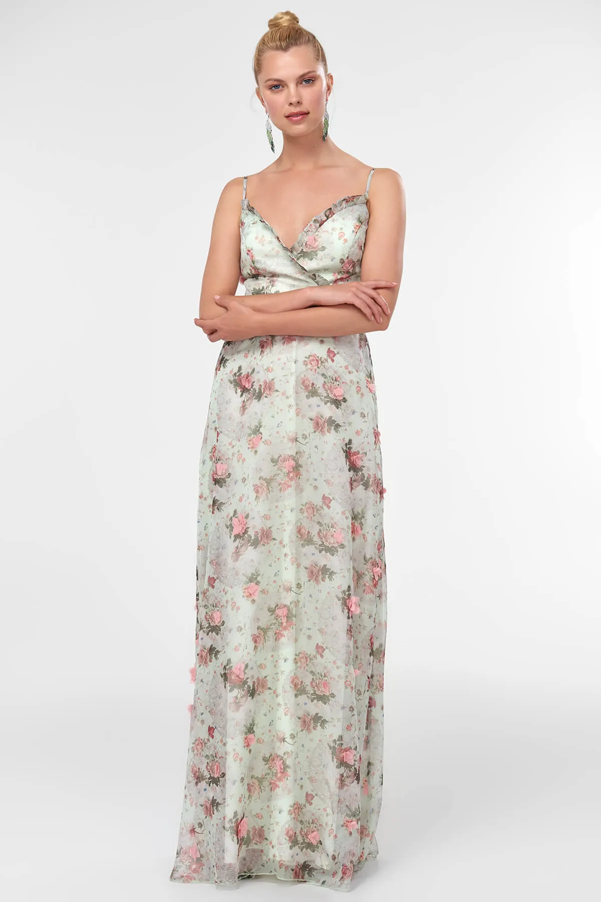 

Trendyol Advanced Three-Dimensional Flowers Evening Dress TPRSS18UZ0041