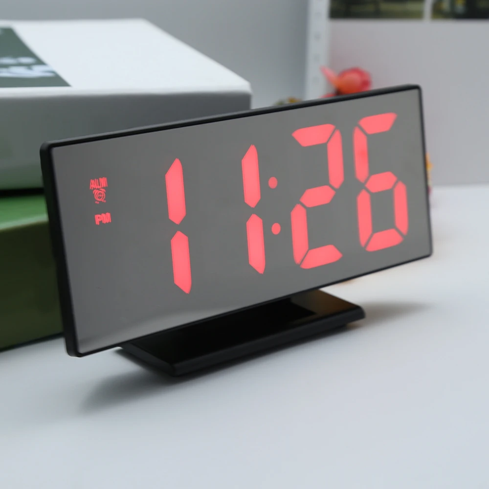 الرقمية مرآة سطح ساعة تنبيه مع شاشة LED كبيرة USB ميناء لغرفة النوم الرقمية مرآة سطح ساعة تنبيه مع شاشة LED كبيرة USB ميناء لغرفة النوم
