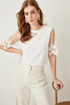 

Trendyol Handles Knitting Lace Blouse Ecru TWOSS19XU0009