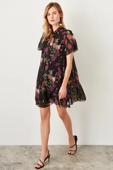 

Trendyol Black Scarf Collar Pleat Dress TWOSS19EH0186