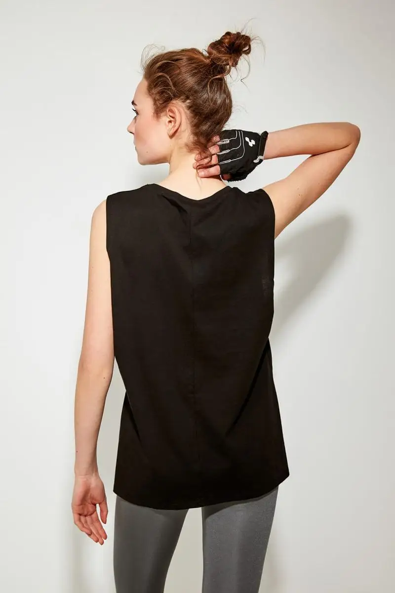 Спортивная футболка Trendyol Black The Tagline TWOSS19XZ0004|Футболки| |