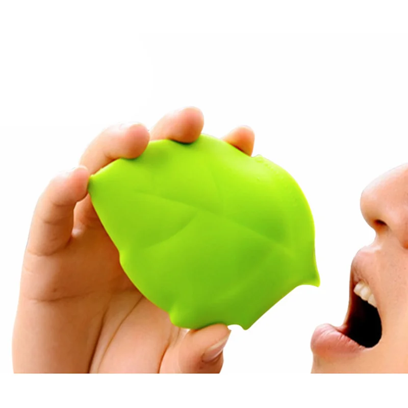 

1PC Portable Folding Maple Leaf Shape Silicone Tooth Brushing Cup Gargle Wash Cup For Outdoor Camping Hiking Travel Pocket Tools