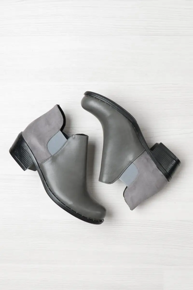 

Bambi Gray Suede Women Boots E0285030209