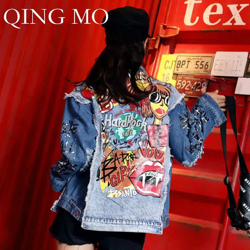 

QING MO Women Patchwork Scrawl Pattern Denim Jacket 2018 Autumn Women Cartoon Letter Printing Women Denim Coat DQ37A