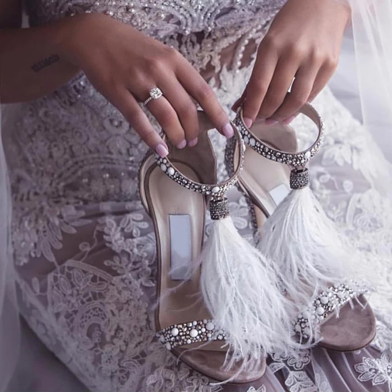 

19ss Feather Luxury Rhinestone T- Strap Sandals Sexy Peep Toe High Heel Party Sandals Banquet Stilettos Wedding Woman Shoes
