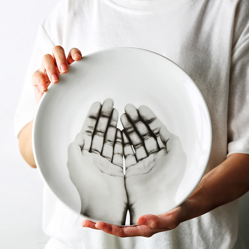 

Personality Fashion Restaurant Ceramic Hands Plate 3D Hand-shaped Decorative Plate Creative