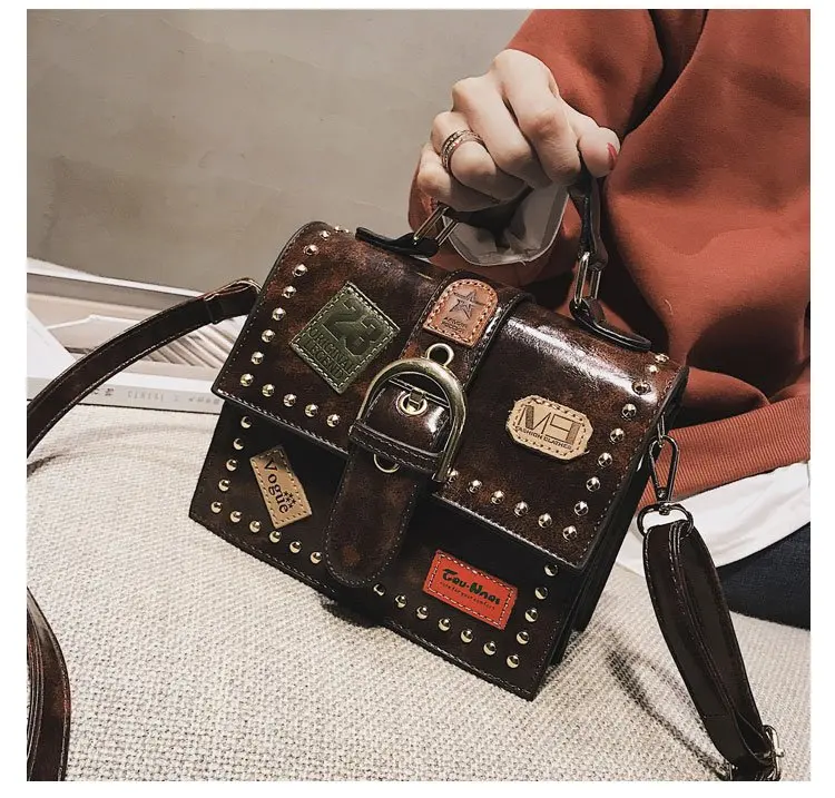 

Fashion Vintage Badges 2019 New Rivets Women Bags High Quality Shoulder Messenger Handbag Girls PU Leather Bag Clutch Party Tote