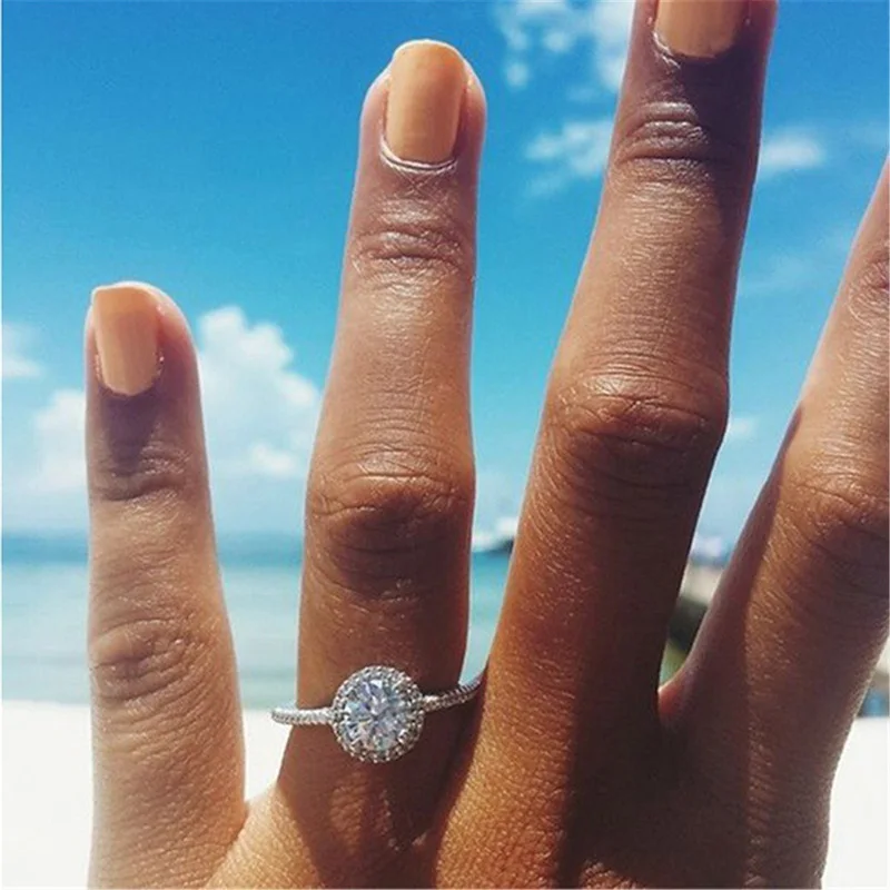 

Fashion Women's Round Shaped Rings for Women Big Stone Hyperbole Rhinestone Wedding Jewelry Silver Color Shining High Quality