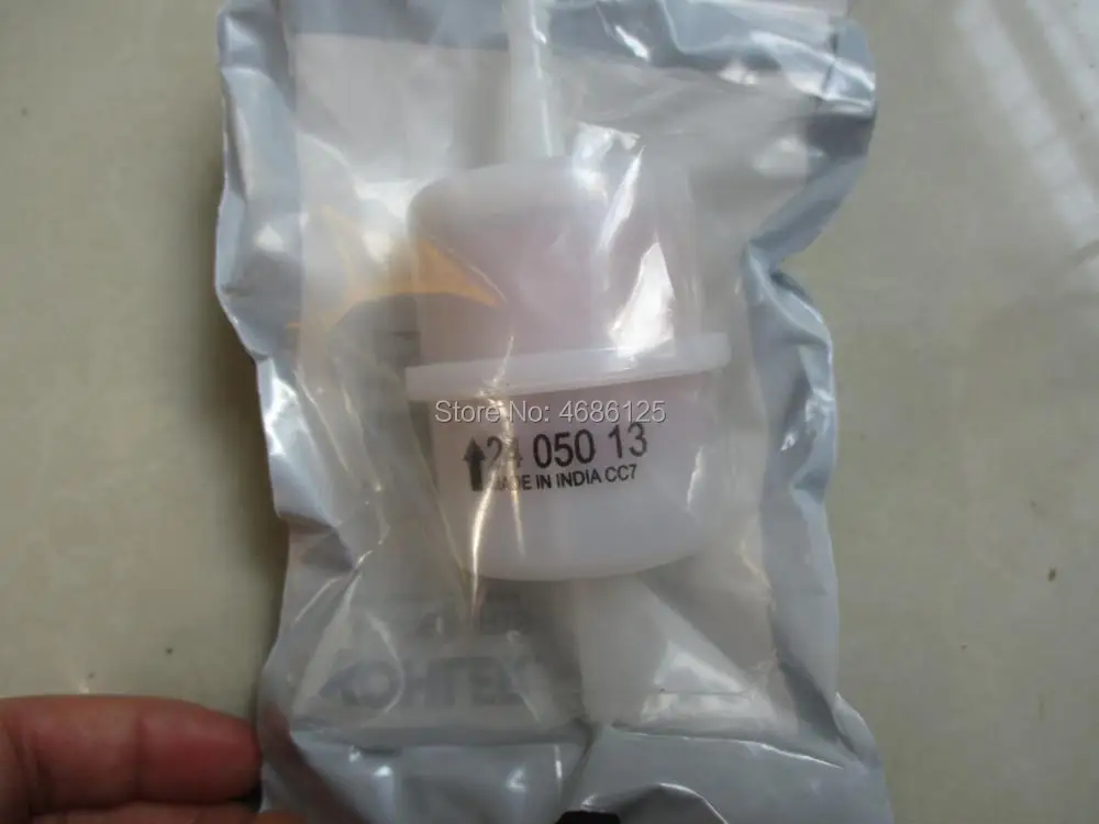 

ORIGINAL 24 050 13 2405013 fuel filter fits for CH640 CH680 CH740 CH730 CH940 CH980 CV640 CV680 CH752 CH18-CH20 ENGINE