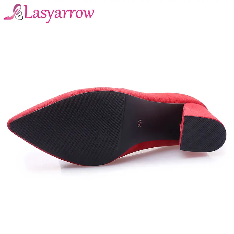 Lasyarrow 2019 весенние туфли на массивном каблуке с острым носком ретро сексуальные