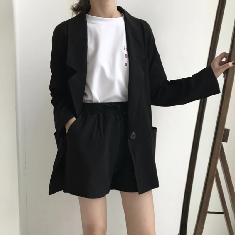 

Female Korean version 2019 spring and summer new loose thin section small suit + wide leg shorts fashion two-piece