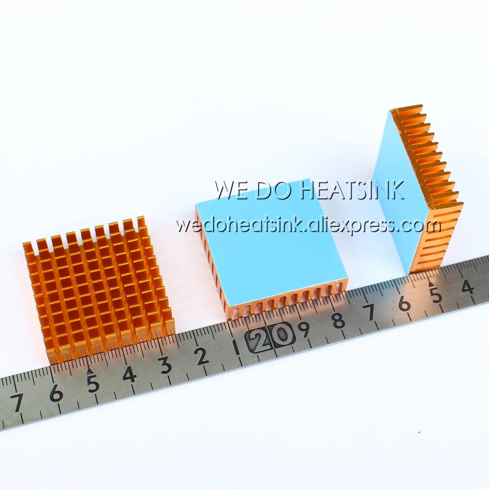 우리는 방열판 5pcs 35x35x10mm 슬롯을 수행합니다. VGA CPU BGA PC 보드 용 열 자체 접착 테이프 냉각 기능이있는 양극 처리 된 알루미늄 방열판
