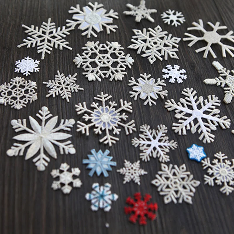 

1PC Silver Patches Snowflake Patch Christmas High Quality DIY Applique Make-up Hole Handbook Embroidery Clothing Decorations