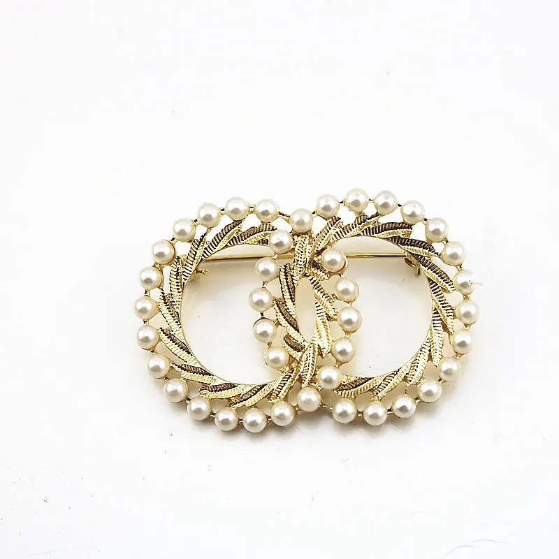 

Fashion double circle alloy brooch couple ladies shirt lapel badge imitation pearl gold sweater hat scarf pin decoration jewelry