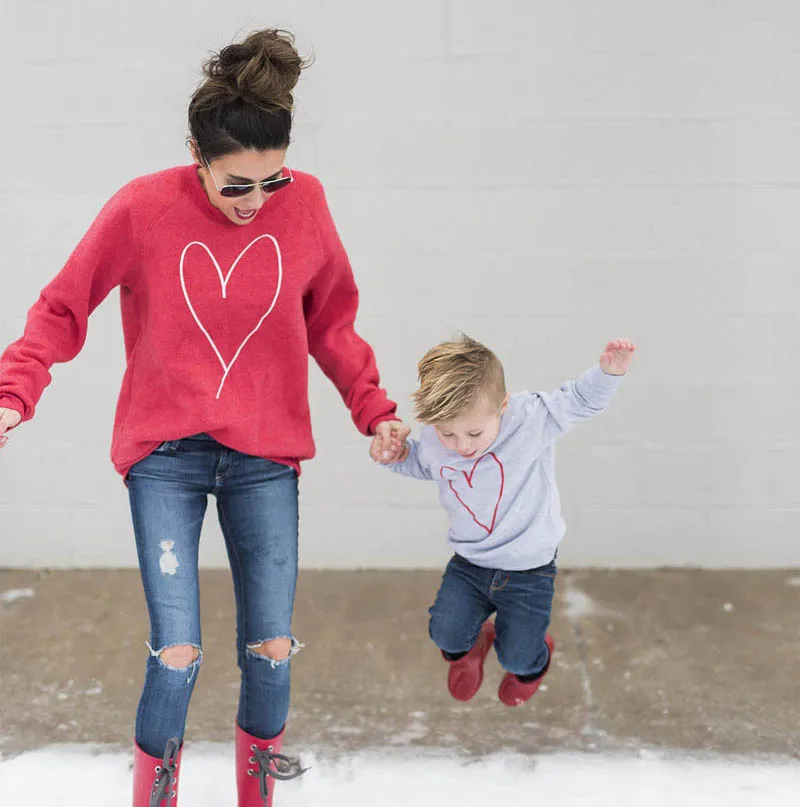 

Mom and Son Matching Sweatshirt Pullover Top, Sweat Heart Print T-shirt Top Match