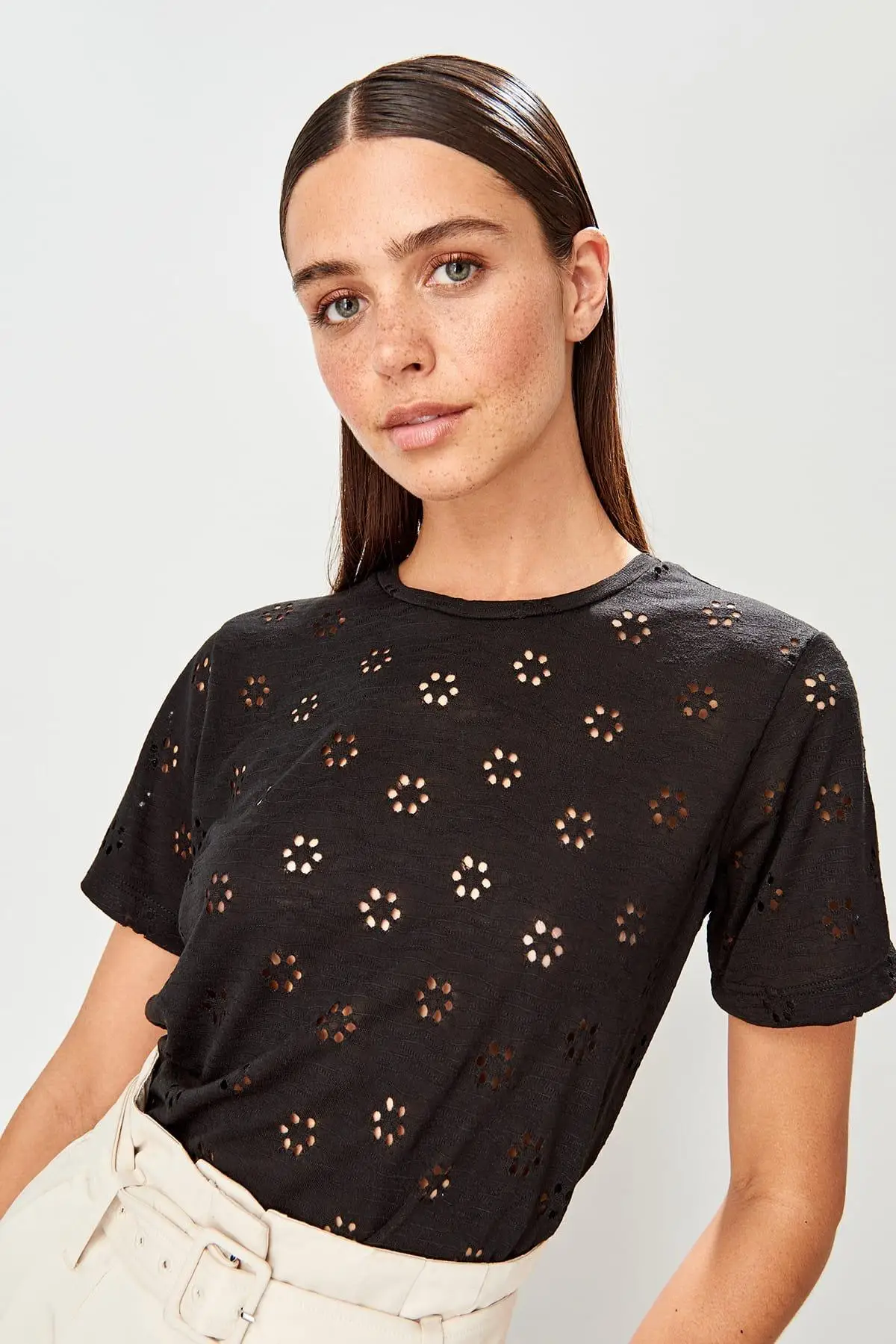 

Trendyol Black Hollow Knitted Blouse TWOSS19OS0124