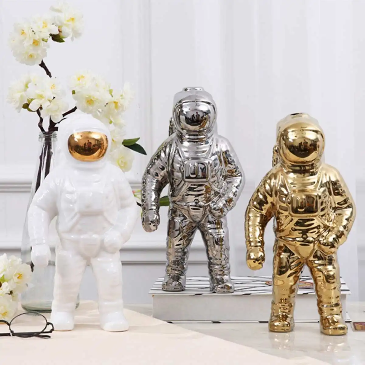 

Space Man Sculpture Astronaut Fashion Vase Rocket Aircraft Ornament Model Ceramic Material Cosmonaut Statue Shuttle Desk Decor