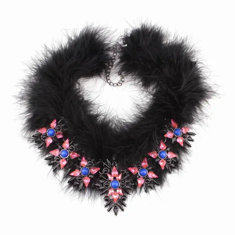 

Noble Big Chunky Statement Crystal Pendant Crystal Necklace Luxury Style Feather Collar Choker Jewelry For Women