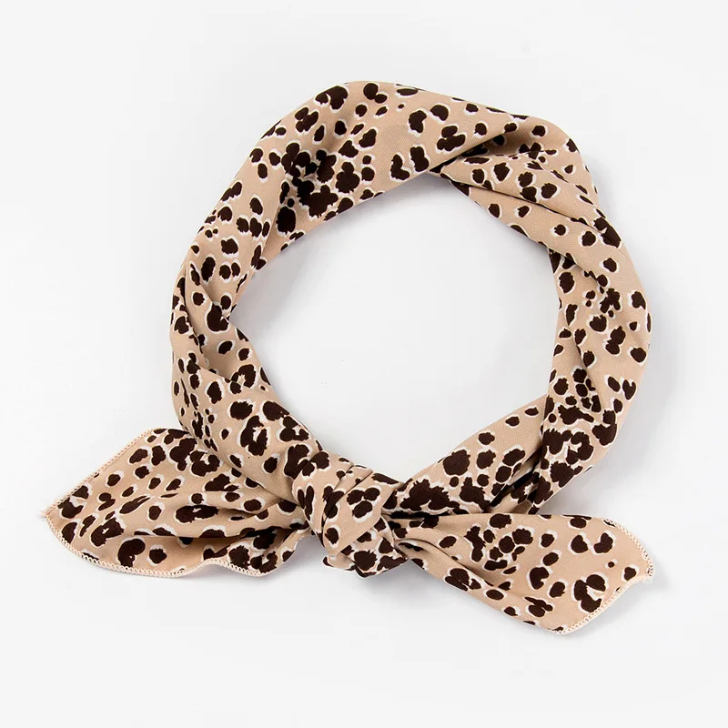 

Leopard series classic scarf autumn and winter small square scarf