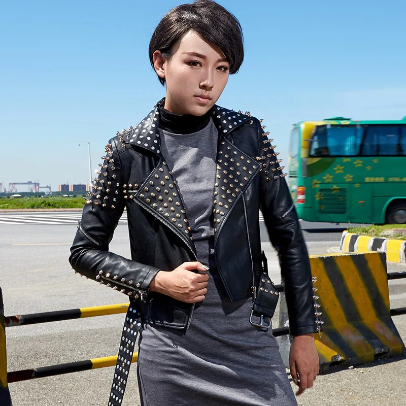 Топ бренд новая Корейская женская мотоциклетная кожаная куртка женская куртка тонкая куртка с заклепками PU куртка большого размера