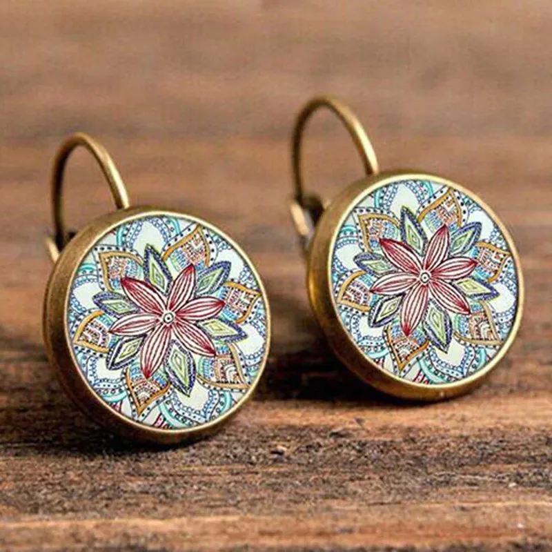 

Exquisite Vintage Mandala Pattern Stud Earrings for Women Geometric Anitque Round Bohemia Flower Earings Fashion Jewelry Brincos