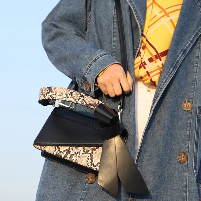 

[Super Seabob] 2019 Spring Woman New Stylish Serpentine Pattern Spliced Bow Cover Button PU Leather Shoulder Bag All Match LI710