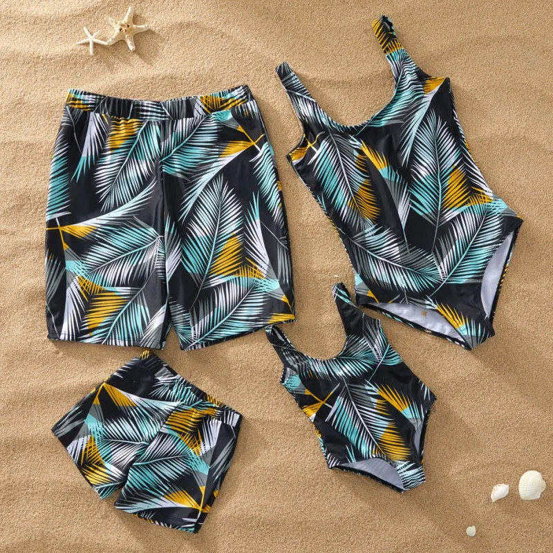 

Father Son Shorts Mommy And Me Matching Clothes Men Boy Beach Outfits Family Look Swimwear Mother Daughter Bikini Swimsuits