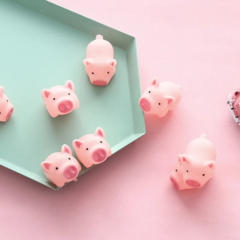 

1Pcs Literature Wind Lovely Powder Girl Piggy Vent Persecute Squeezed Sound Cartoon Pink Pig Home Decoration Ornaments Miniature