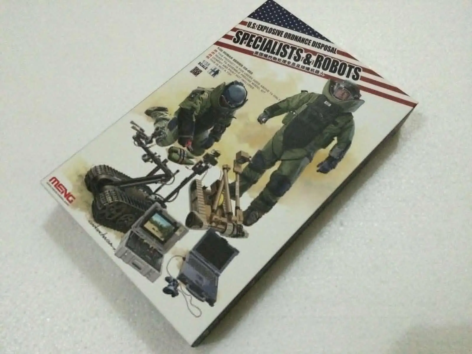 Meng 1/35 Model HS-003 U.S. Explosive Ordnance Disposal Specialists&Robots