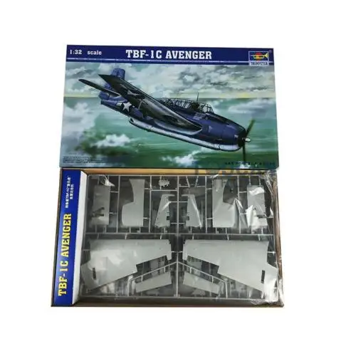 В наличии США Trumpeter 02233 1/32 масштаб TBF-1C Мститель пластик атака самолета Модель