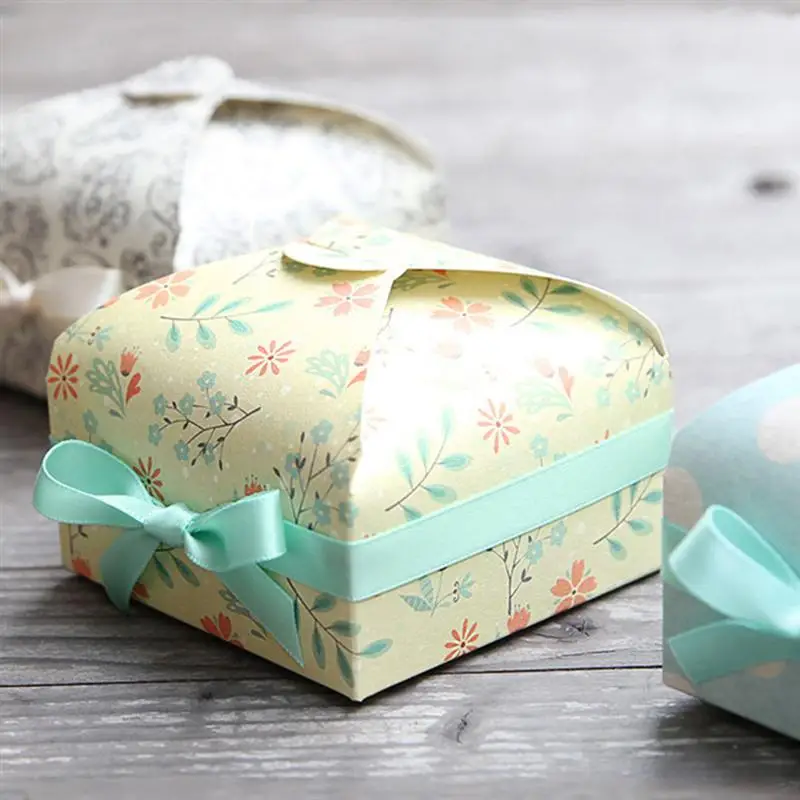 

50 Pcs Candy Boxes Light Yellow Ground Floral Patterned Square Gift Boxes for Banquet