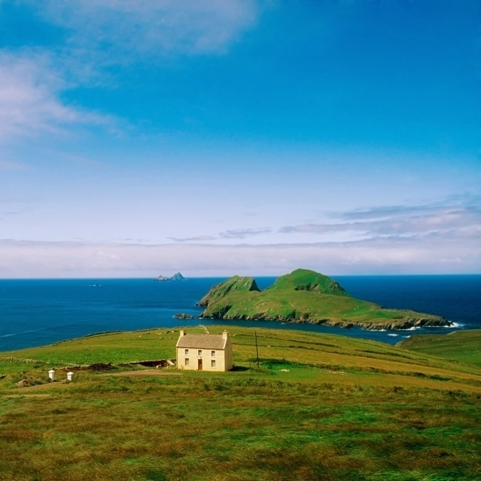 Co Kerry Ring Of Skelligs &amp Puffin Near Portmagee Village Poster Print (18 x 12) | Дом и сад