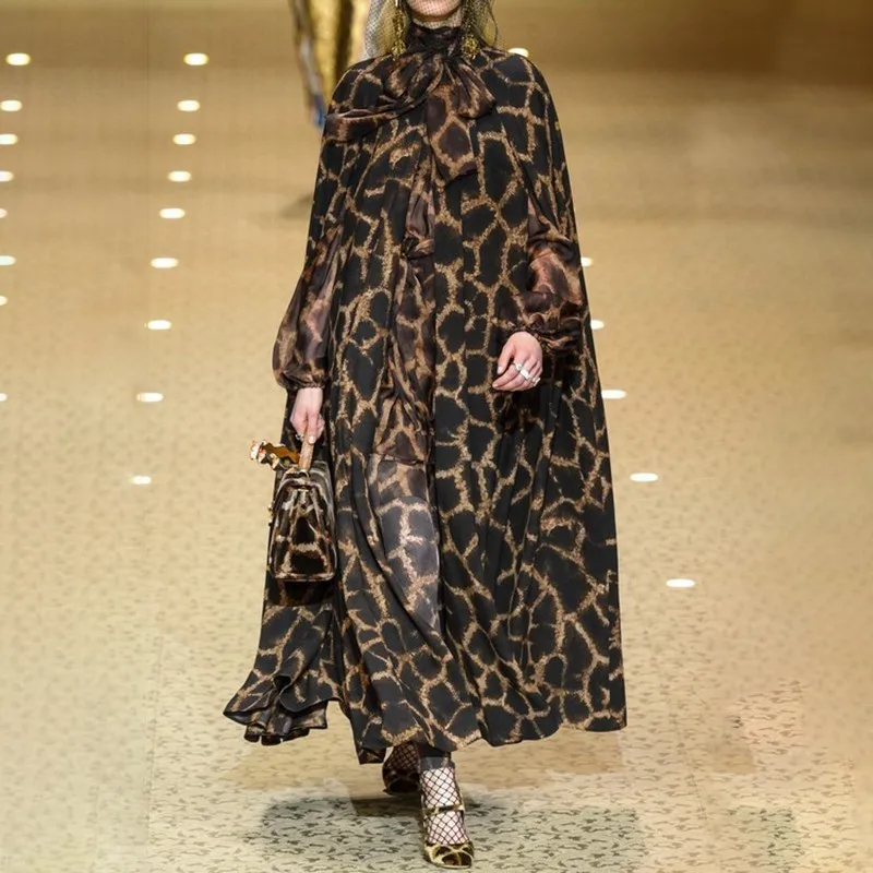 Ceny TWOTWINSTYLE damski kardigan płaszcz O Neck rękaw dzwonek drukuj Leopard Maxi płaszcze dla kobiet 2019 jesień Vintage Fashion Tide
