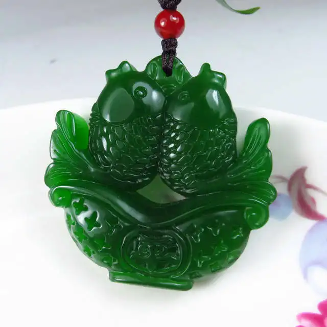 

collectibles Green jade hand carved auspicious double fish pendant amulet