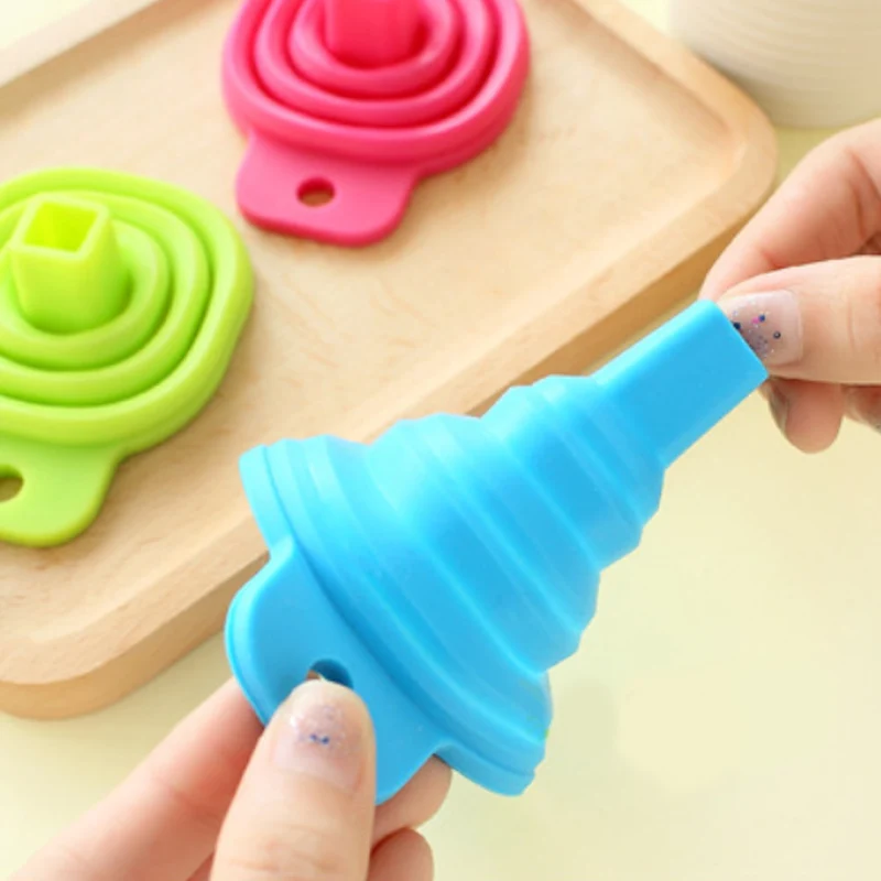 

1 Pcs Portable Mini Funnels Liquid Dispensing Folding Telescopic Household Long Neck Funnel Home Kitchen Tools