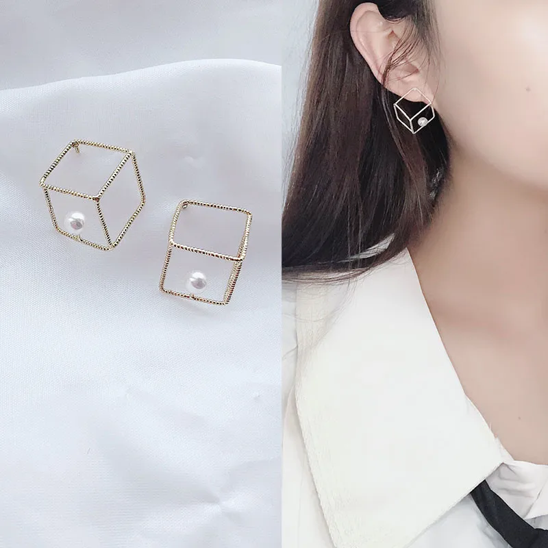 

2019 new design brand earrings hollow square simple earrings for women.